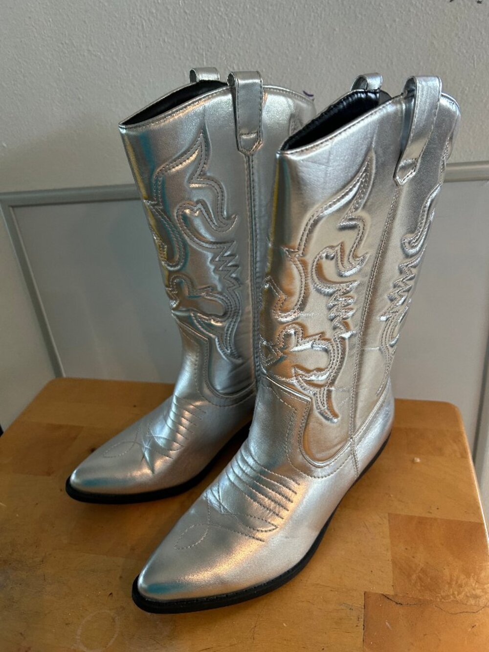 Silver Metallic Cowgirl BootsWoman's Size 8.5   Brand Soda